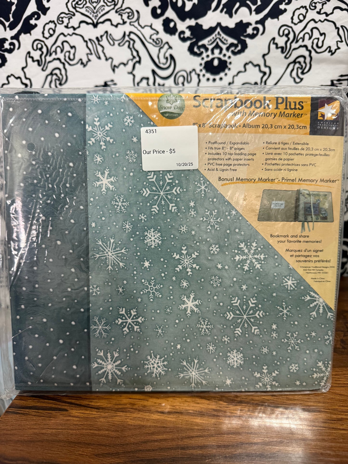 8x8 SCRAPBOOK ALBUMS / PAGE PROTECTORS