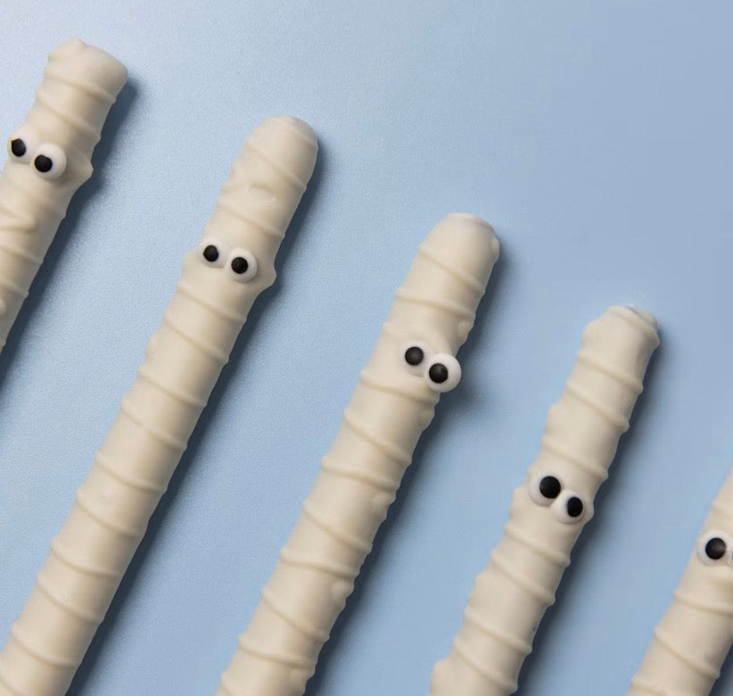 DIPPED PRETZEL RODS by FAVORITE DAY