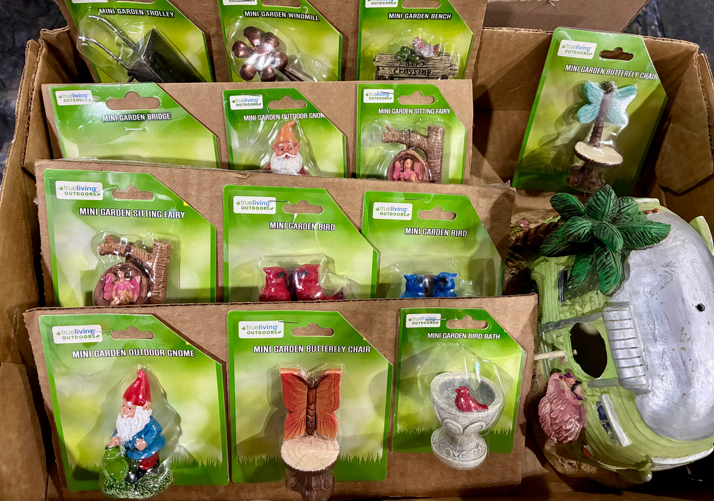 SET OF MINI GARDEN GNOMES AND SUCH