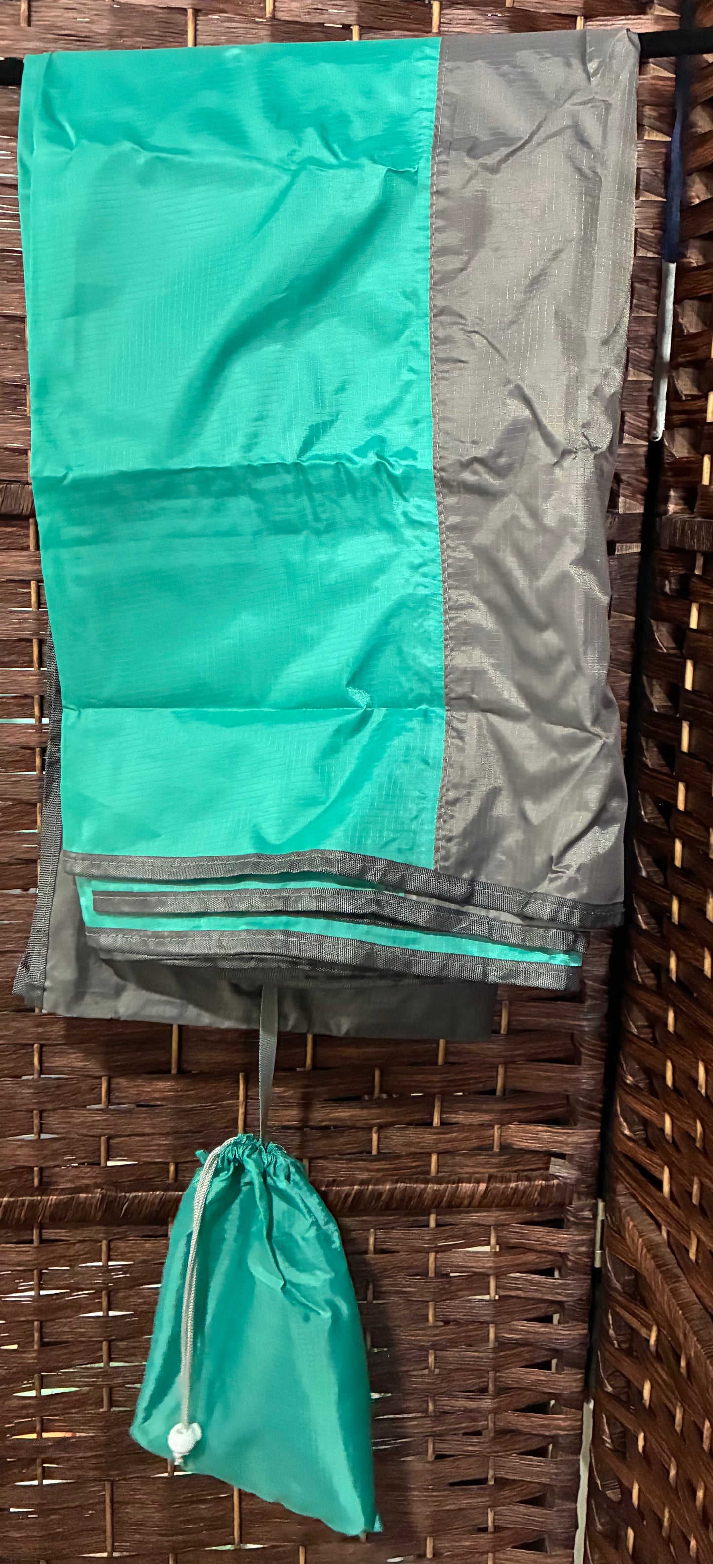 LIGHTWEIGHT BEACH BLANKET 76 X 80