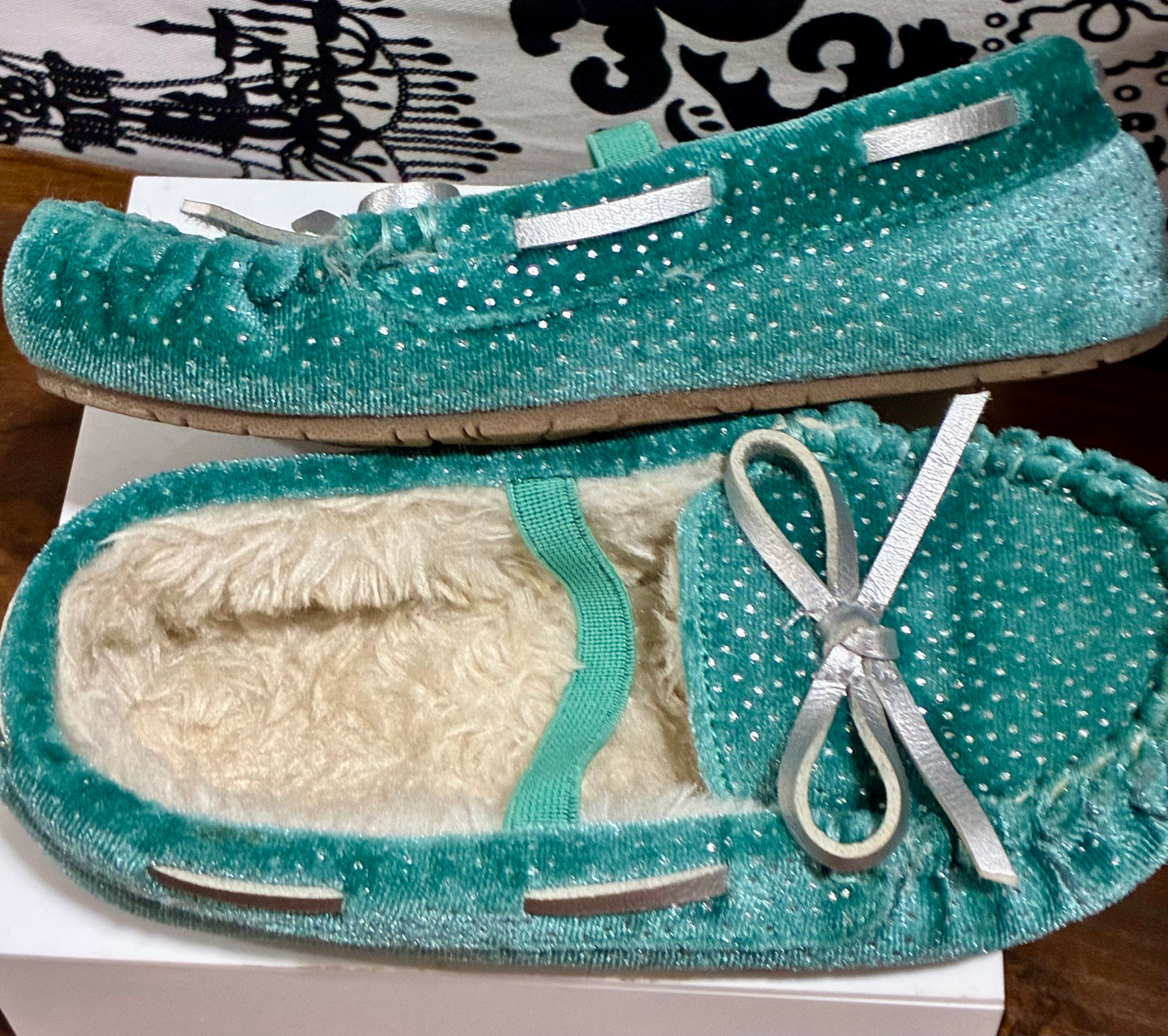 Target Girls Teal Sparkle Slippers size 9/10
