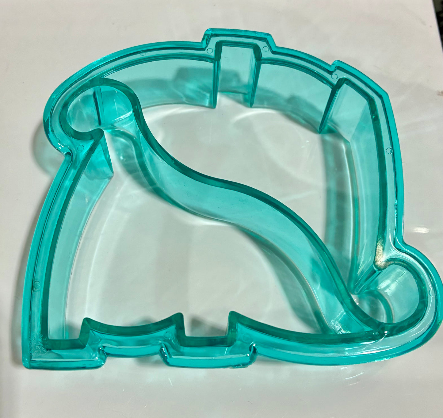 COLORFUL SHAPED SANDWICH CUTTERS