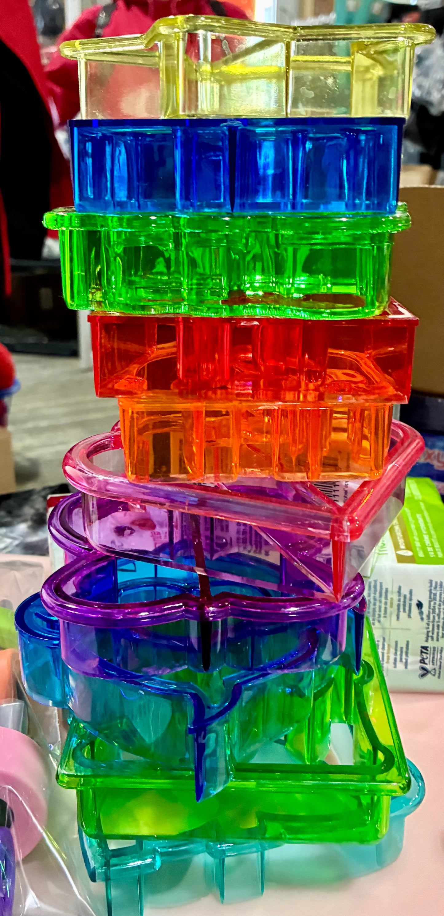 COLORFUL SHAPED SANDWICH CUTTERS