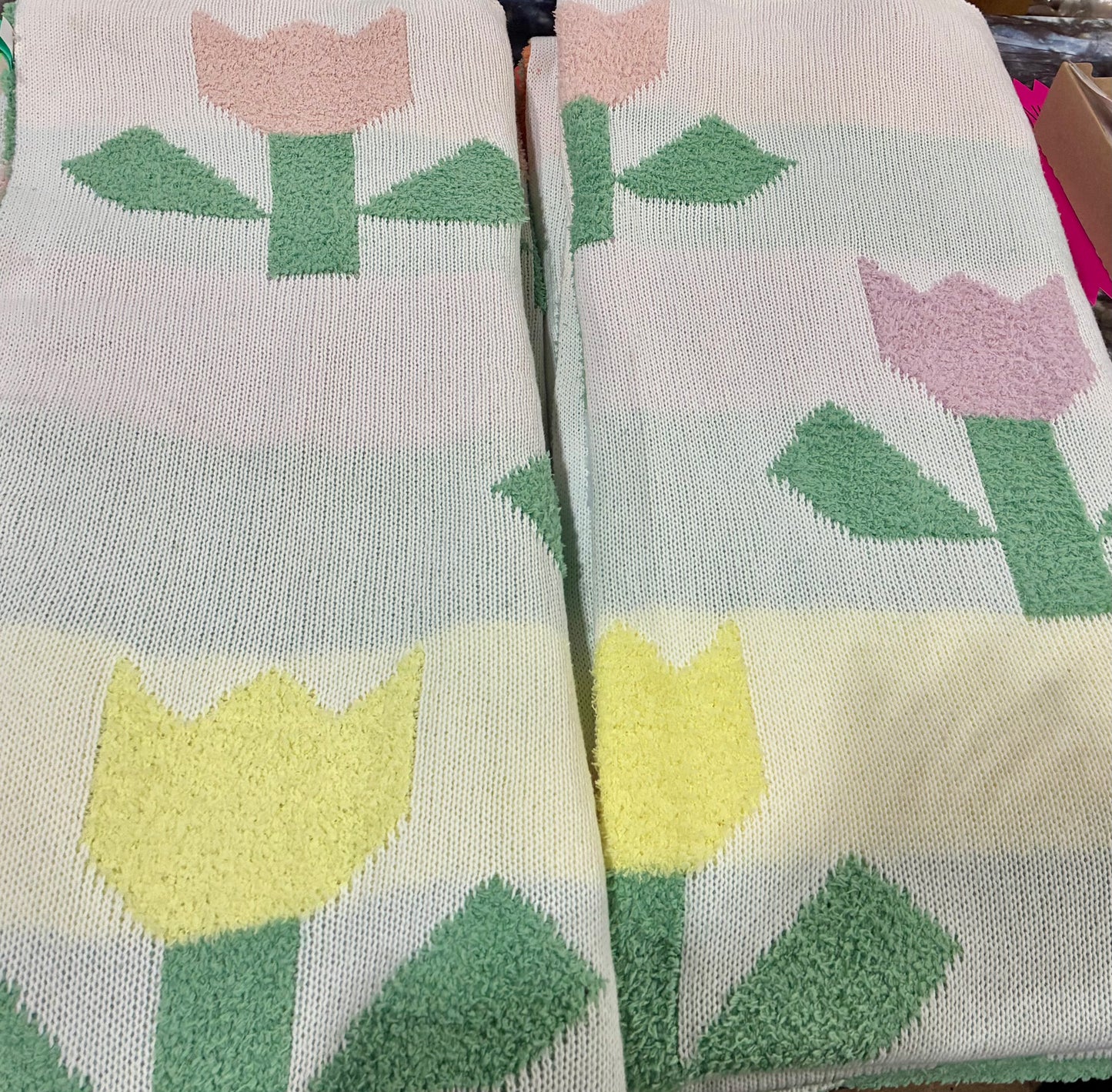 TULIP KNIT THROW BLANKET 58 X 48