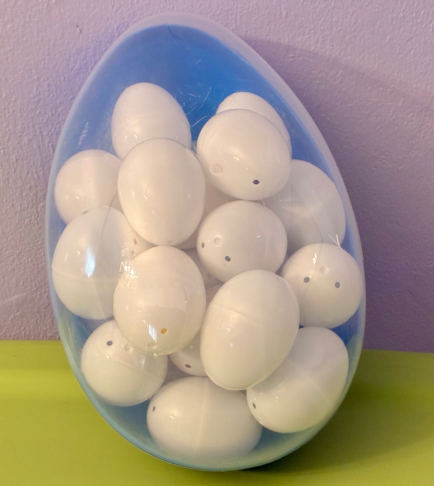 24 PREFILLED WHITE PLASTIC EGGS