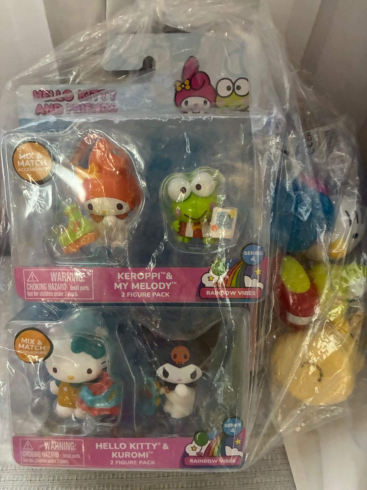 HELLO KITTY SET 0F 4 items