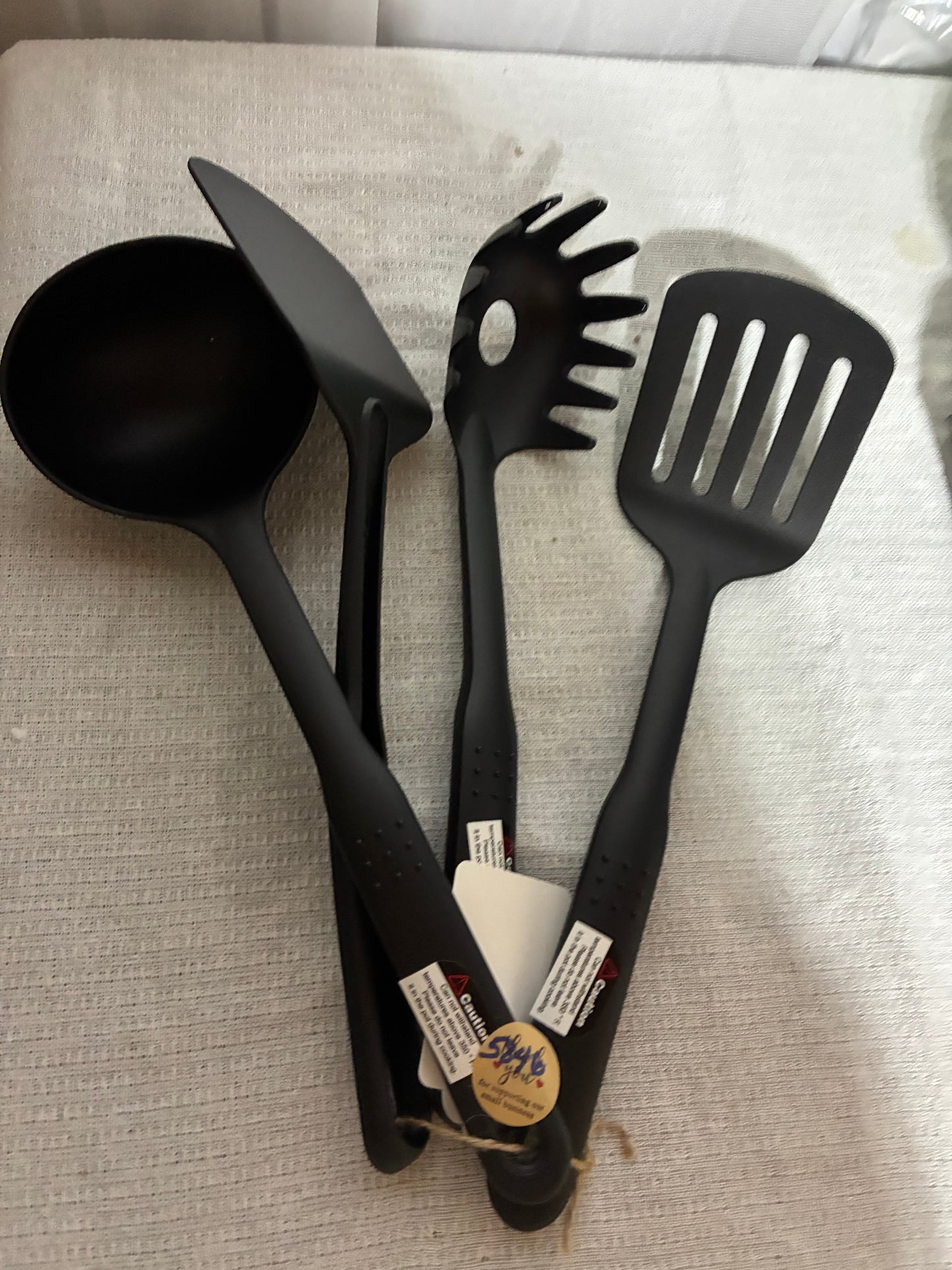 BLACK KITCHEN PLASTIC UTENSILS