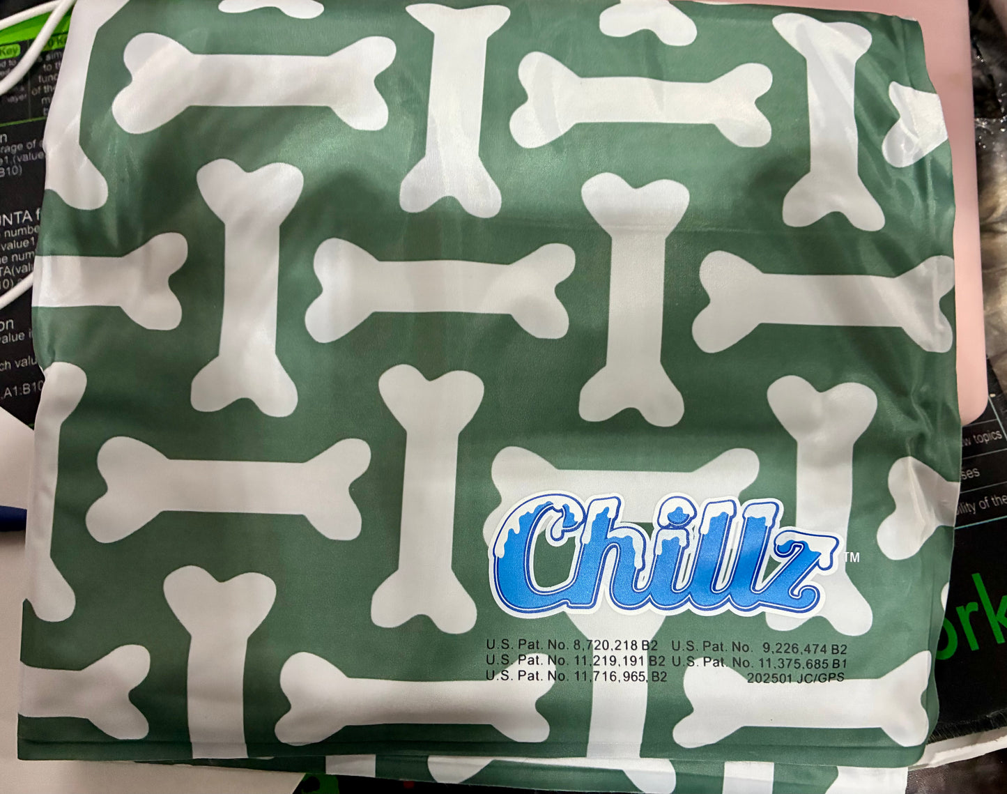 CHILLZ PET COOLING PAD 36 X 20   GREEN /WHITE BONES