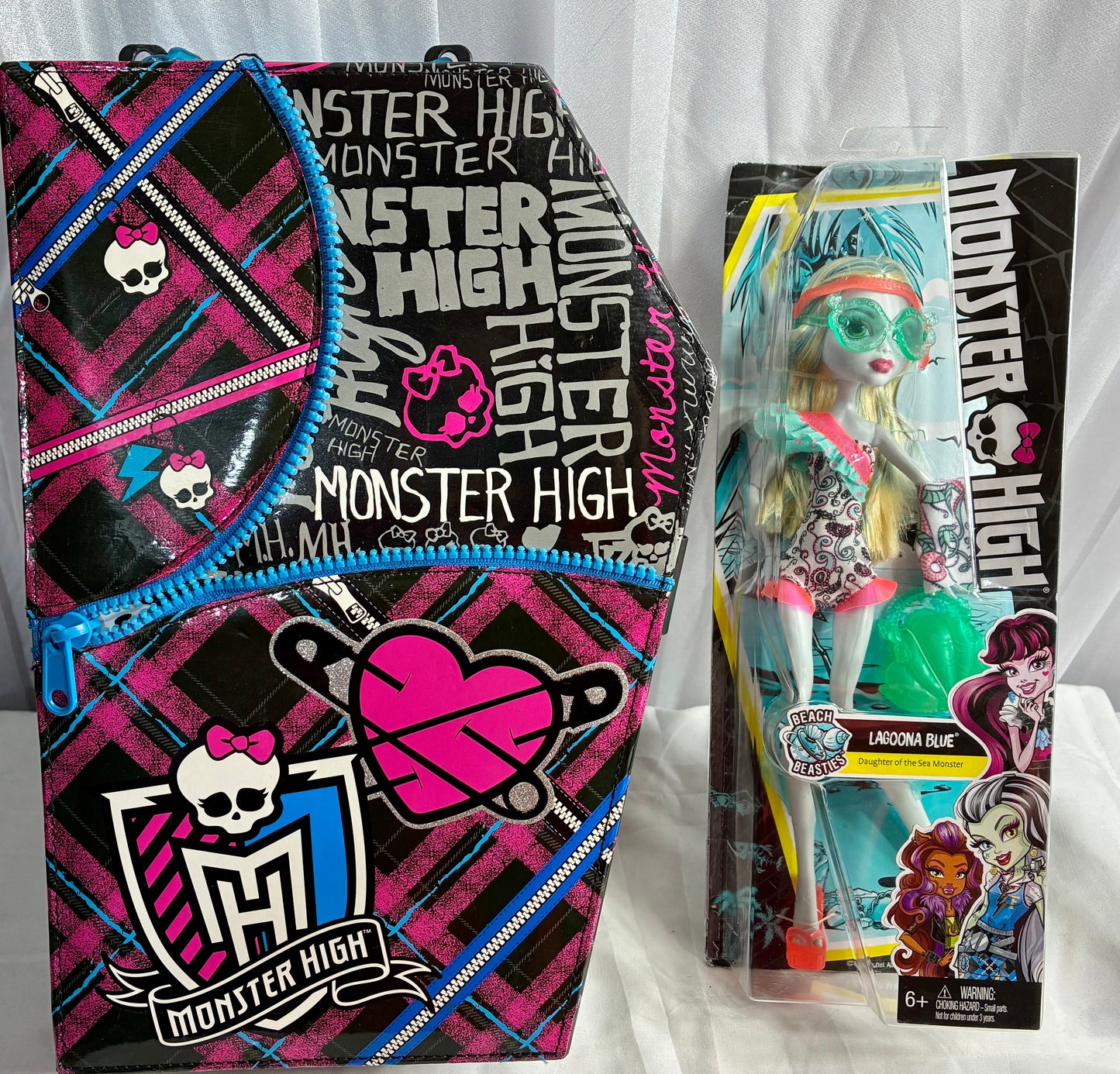 MONSTER HIGH DOLL /CARRY CASE