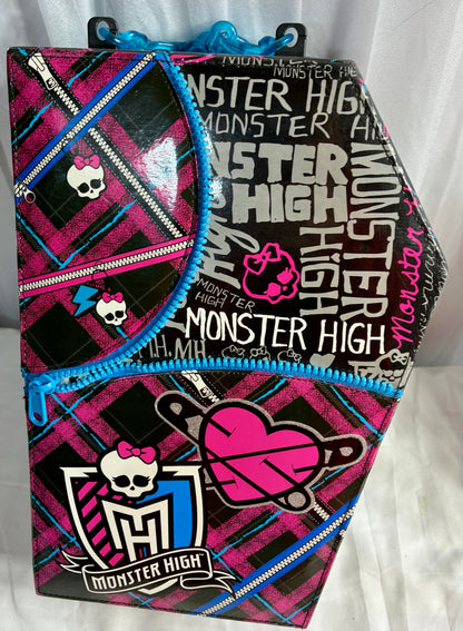 MONSTER HIGH DOLL /CARRY CASE