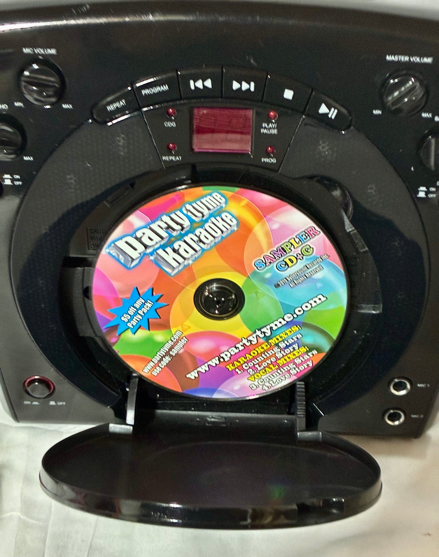 The Singing Machine  CD Karaoke Machine W Disco Light